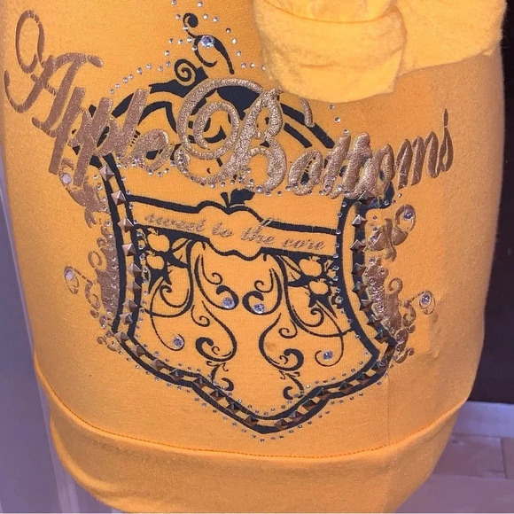 Apple Bottoms Logo Tee T Shirt XL Rhinestone Spell Out Studded  BUTTER YELLOW - Picture 5 of 11
